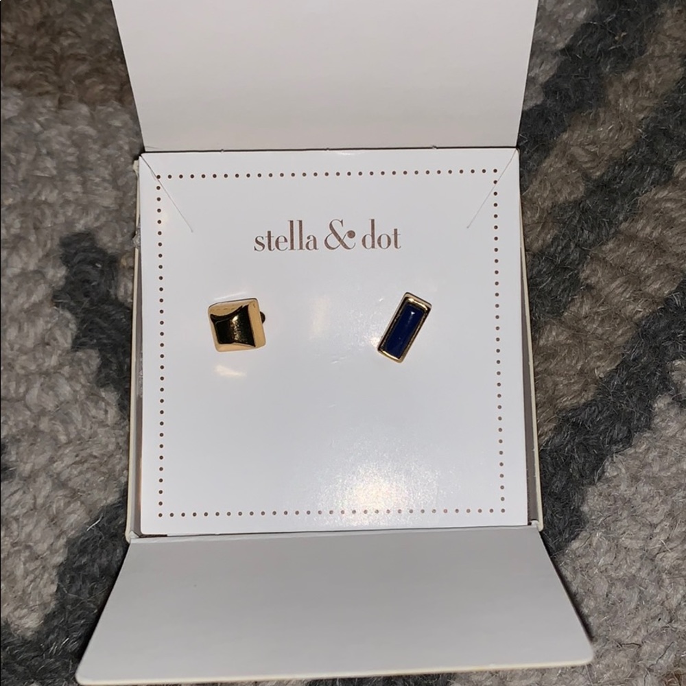 Deja by stone studs